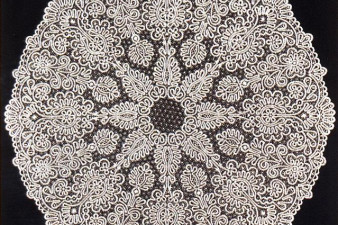 Скатерть «Цветочная». 1989. Лен, сцепное плетение